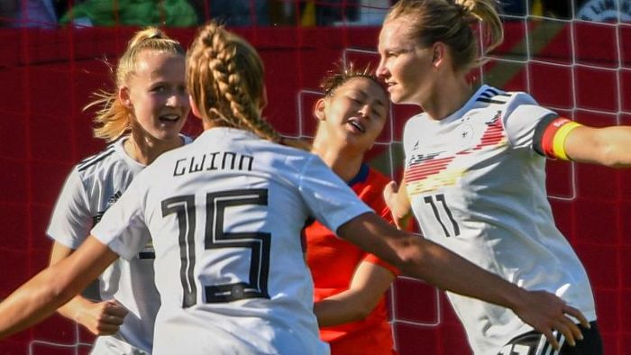 Frauen-Team und Keeperin Schult bestehen WM-Härtetest