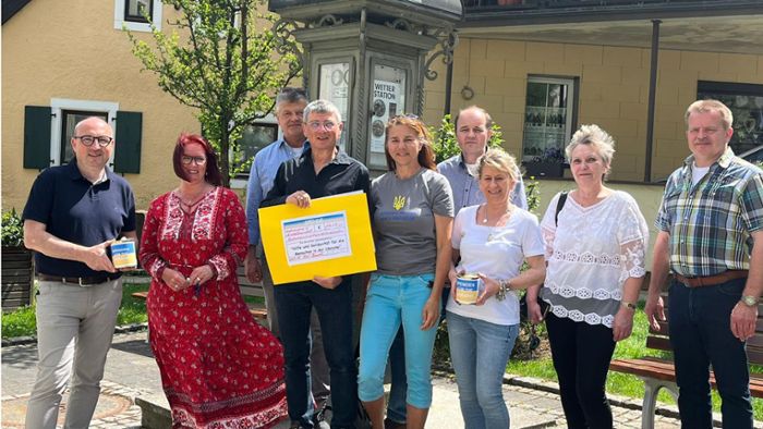 Spendenaktion Ukraine: Große Freude: 2000 Euro in den Wurstdosen