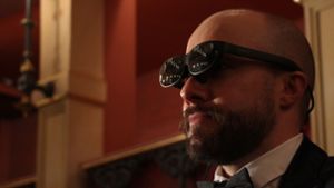 Meteorit im Festspielhaus: Zuschauer sehen „Parsifal“ mit besonderen Brillen
