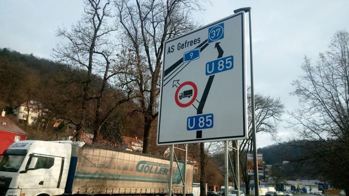 Verkehrsinfarkt in Bad Berneck: Lasterverkehr: Noch ist der Knoten drin