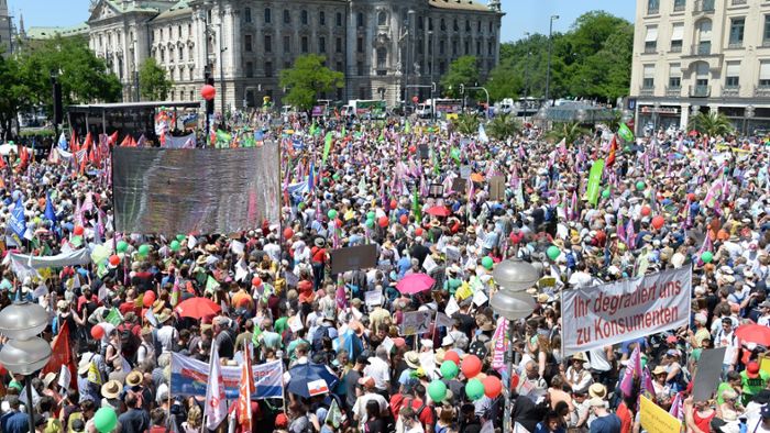 Mehrere Tausend Menschen demonstrieren gegen G7-Gipfel
