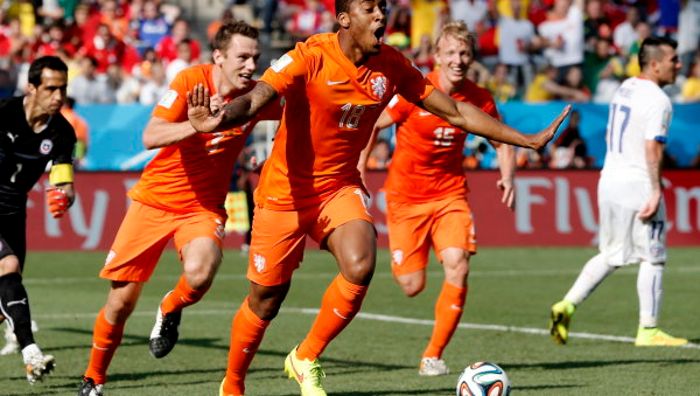 Holland schlägt Chile 2:0