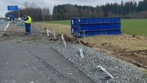 Lastwagen verliert bei Münchberg Container