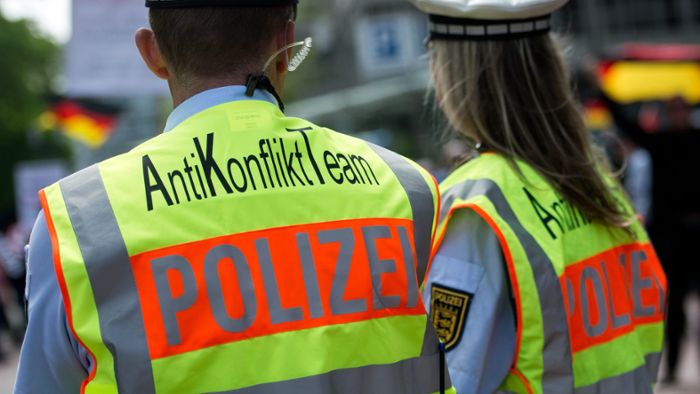 Sechs Polizisten verletzen sich bei Pegida-Protesten in Stuttgart