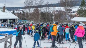 Wintersportler strömen in die Region: Maske tragen: Ein notwendiges Übel