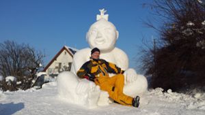 Wohnsgehaig: Ein Riesenbaby aus Schnee für die Enkelin