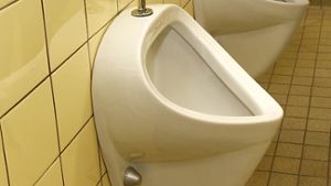 50-Jähriger wird auf öffentlicher Toilette in Coburg beklaut