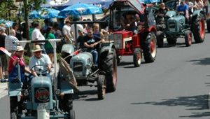 Alte Traktoren ziehen viele Besucher an