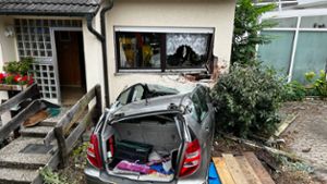 Oberfranken: Auto kracht in Haus