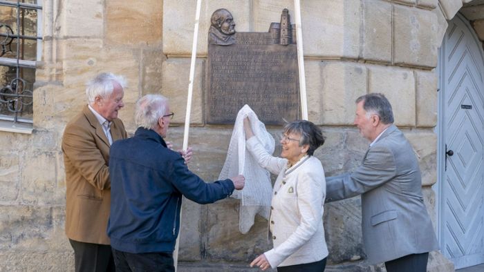 Schlosskirche Bayreuth: Bronzetafel und Stele enthüllt