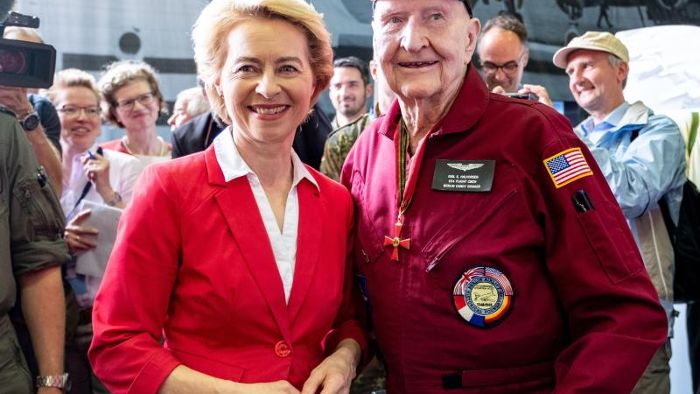Merkel: Bundeswehr hatte viele Jahre lang zu wenig Geld