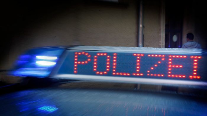 Halbnackt in Bayreuth: 15-Jähriger beleidigt und bespuckt Polizisten
