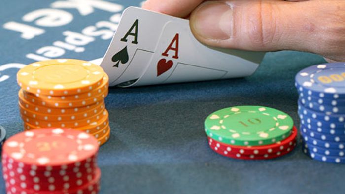 Haftstrafen für Quartett wegen Überfall auf Pokerrunde