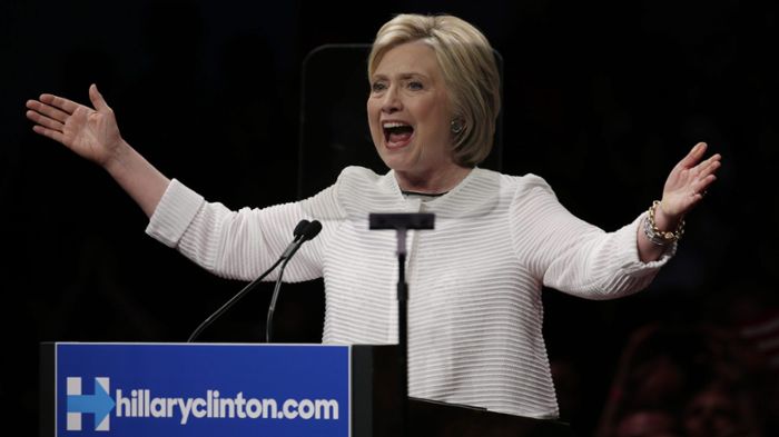 Clinton ruft sich zur Kandidatin aus