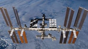 Ausstieg aus der ISS - Astronauten wechseln Batterien aus