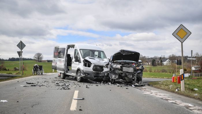 Tödlicher Unfall bei Selb : Insasse eines Krankentransportwagens stirbt