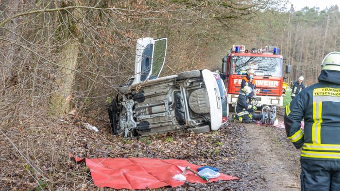 Tot: Frau stirbt bei Unfall mit Auto bei Stegaurach im Landkreis Bamberg in Oberfranken