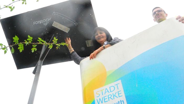 In Eckersdorf: Stadtwerke testen Solar-Straßenlampe