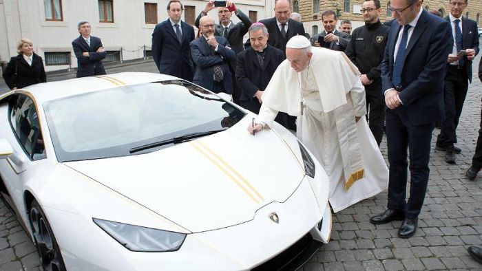 Papst-Lamborghini versteigert - fast 900 000 Euro Erlös
