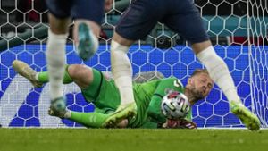 England gegen Dänemark bei der EM 2021: Zuschauer blenden Dänemark-Keeper vor Elfer mit Laserpointer