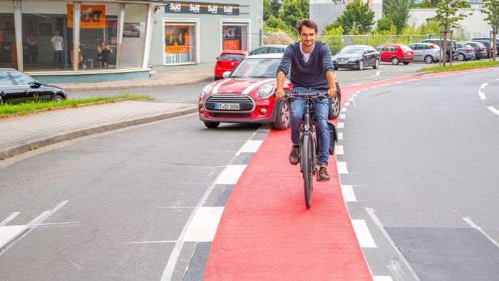 Rote Farbe sichert Radfahrers Leben