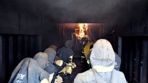 Feuerwehr Bayreuth: Heißausbildung im Brandübungscontainer