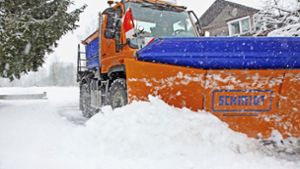 Staus und Unfälle im dichten Schneetreiben