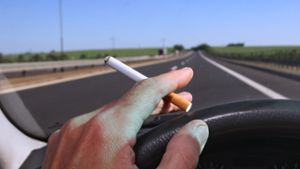 Drogenbeauftragte für Rauchverbot bei Autofahrten mit Kindern