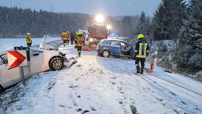 Landkreis Kulmbach: Verkehrschaos auf verschneiten Straßen