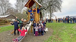 Kinder sind froh: Großer Andrang auf neuem Spielplatz