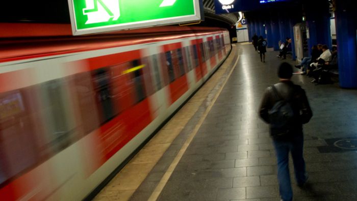 Nach Kritik: Raucher verprügeln Mann in S-Bahn