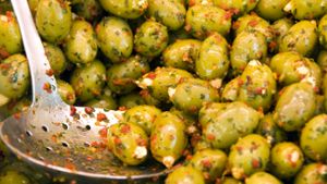Bundesamt warnt vor italienischen Oliven mit Mandeln