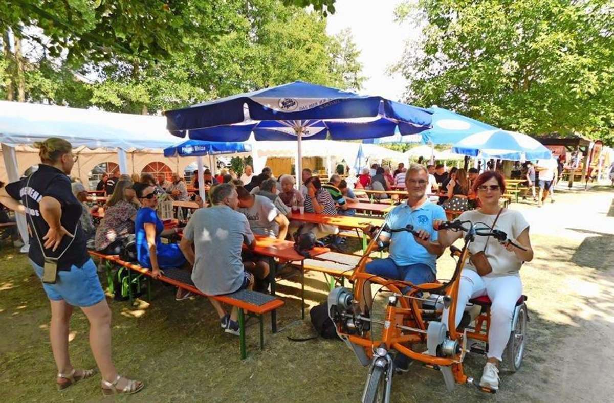 Das Dorfparkfest ist der Ort, wo alle zusammen kommen und neue Freundschaften geschlossen werden.