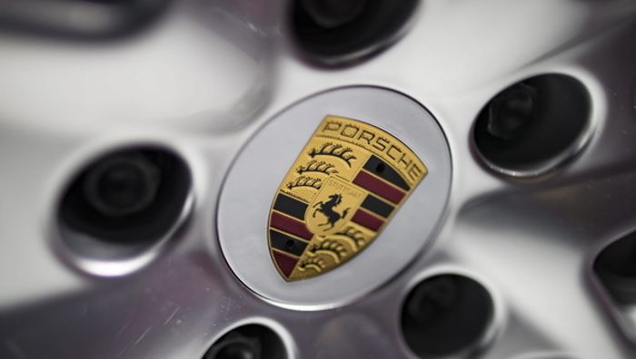 Porsche bei Wildunfall zerstört