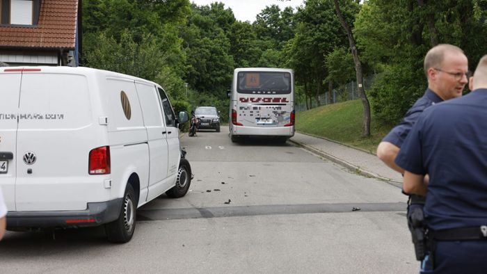 Verkehrsunfall in Franken: Transporter kracht in vollbesetzten Schulbus