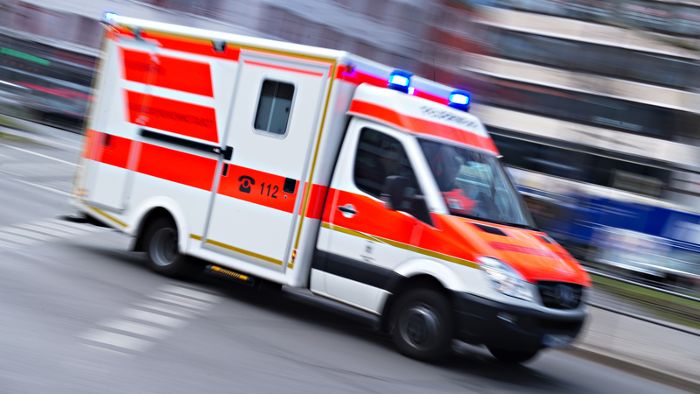 Rettungswagen verunglückt: Patient stirbt