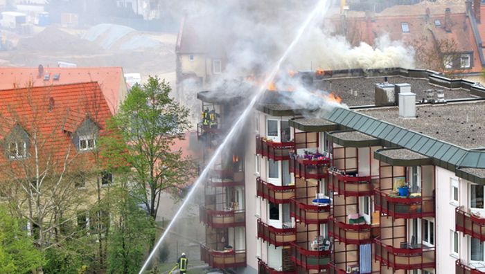Feuer in Mehrfamilienhaus in Bamberg