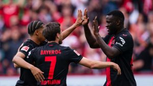 34. Spieltag: Bayer feiert historischen Titel: Meisterschale bei den Fans