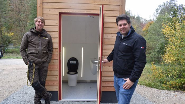 Pilotprojekt im Landkreis: Toilettengang mit Blick auf Klaussteinkapelle