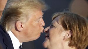 Knutschgipfel - Trump-Schmatzer für die Kanzlerin