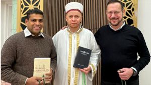 Imam ruft in evangelischer Kirche zum Gebet