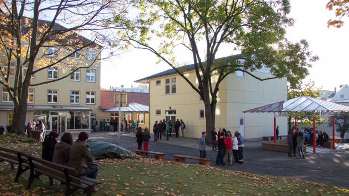 Vorfall an Schule: Bayreuth: Lehrer von Polizisten abgeführt