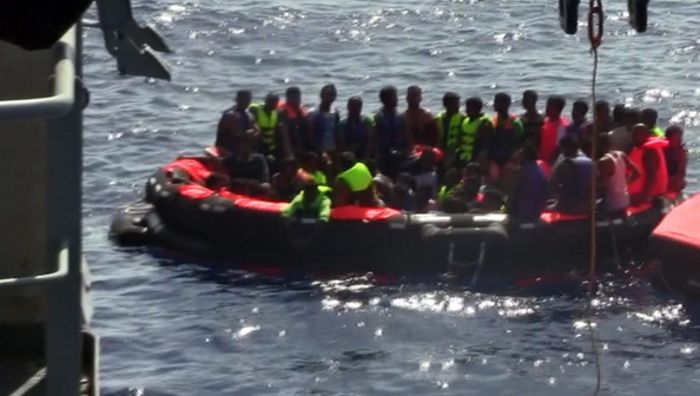 Überlebende von Flüchtlingsdrama auf Sizilien angekommen