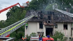 Mutter und Tochter sterben in brennendem Haus