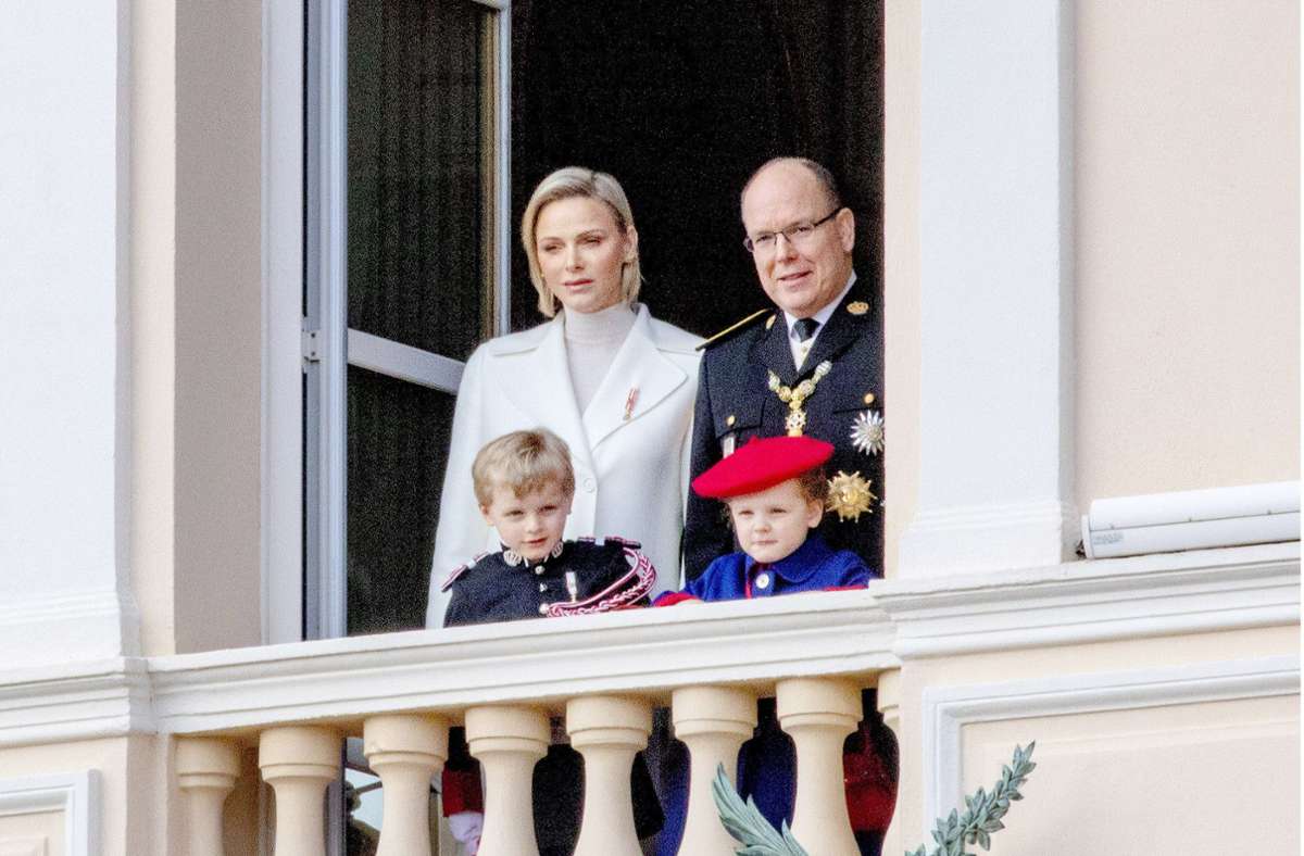 Fürstin Charlène von Monaco mit ihrem Mann, Fürst Albert, und den Zwillingen Jacques und Gabriella.