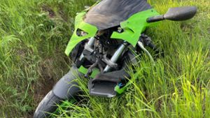 Zwei Männer verletzt : Motorradfahrer verlieren in der Kurve die Kontrolle