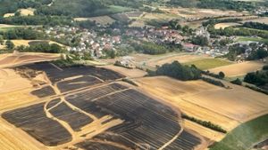 Getreidefeld in Flammen: Häuser evakuiert