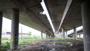 Radweg bald gesperrt: Hochbrücke: Bagger nagen an der Rampe