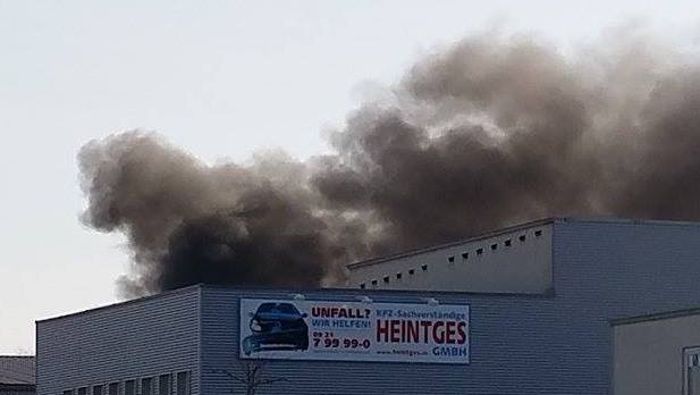 St. Georgen: Zwei brennende Autos auf Firmenparkplatz