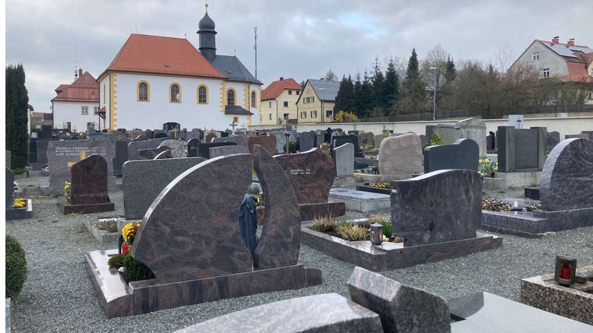 Friedhof Hollfeld: WG Land will erneute Prüfung der Zahlen